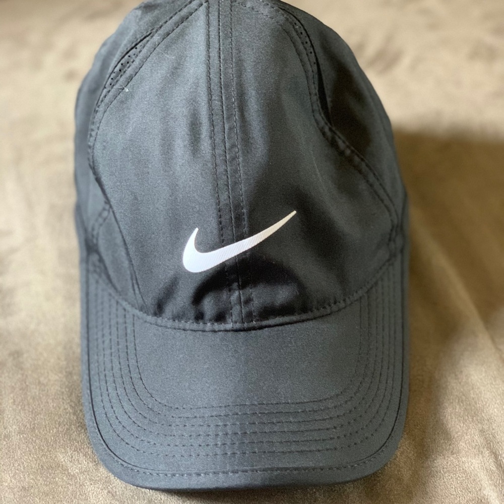 Nike featherlight Dri-fit running hat